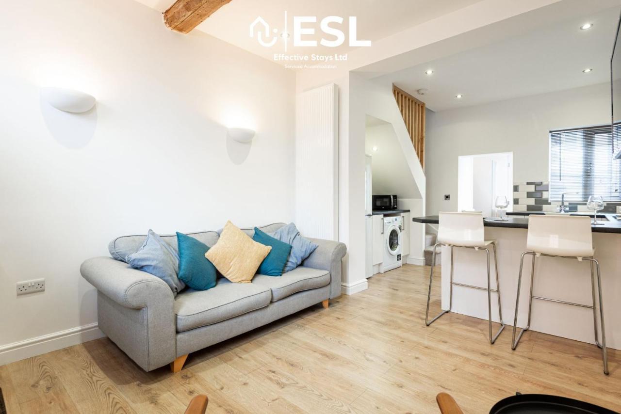 2 Bedroom Terrace Cottage, Parking, 5 Minutes Drive To Royal Shrewsbury Hospital Exteriör bild