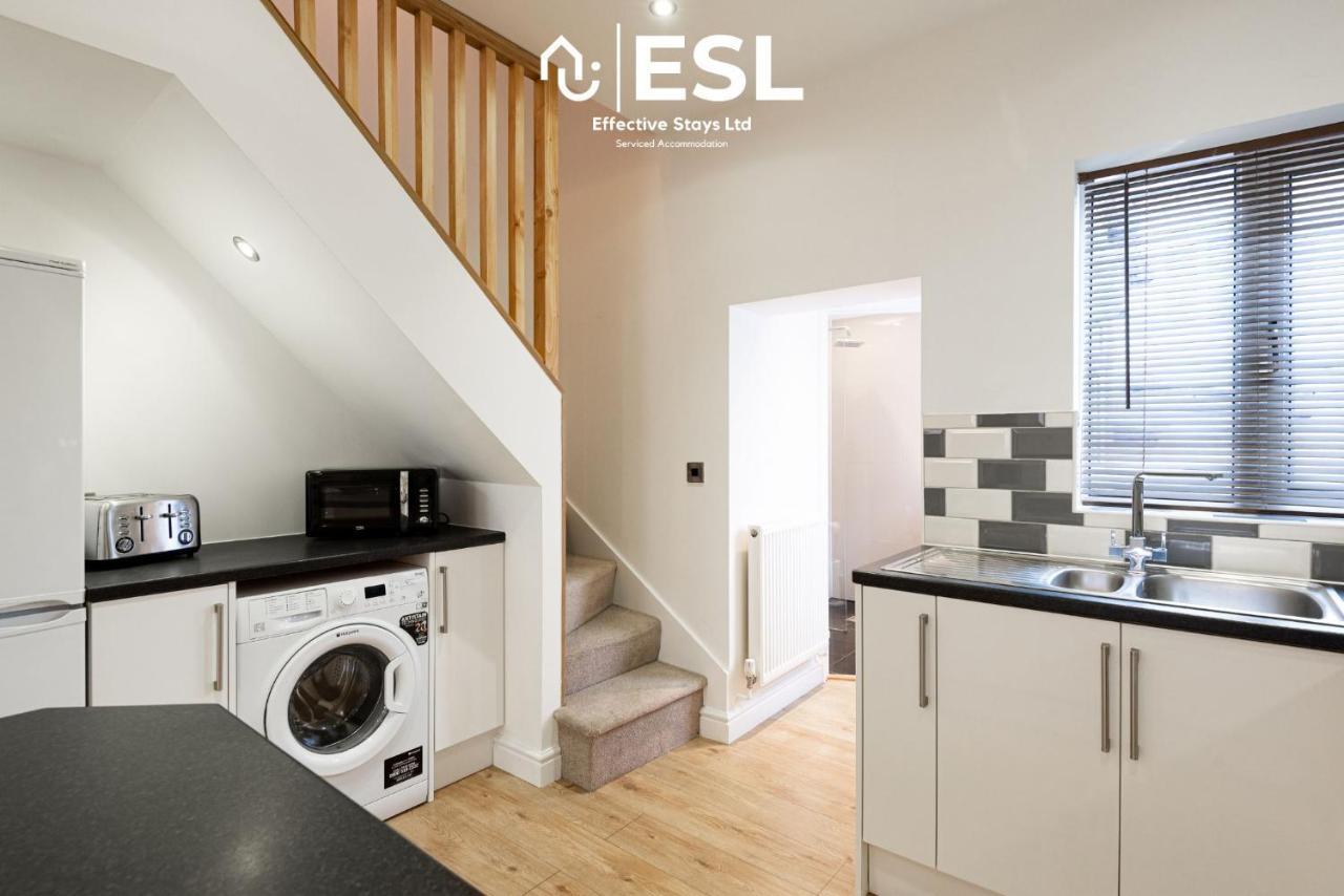 2 Bedroom Terrace Cottage, Parking, 5 Minutes Drive To Royal Shrewsbury Hospital Exteriör bild