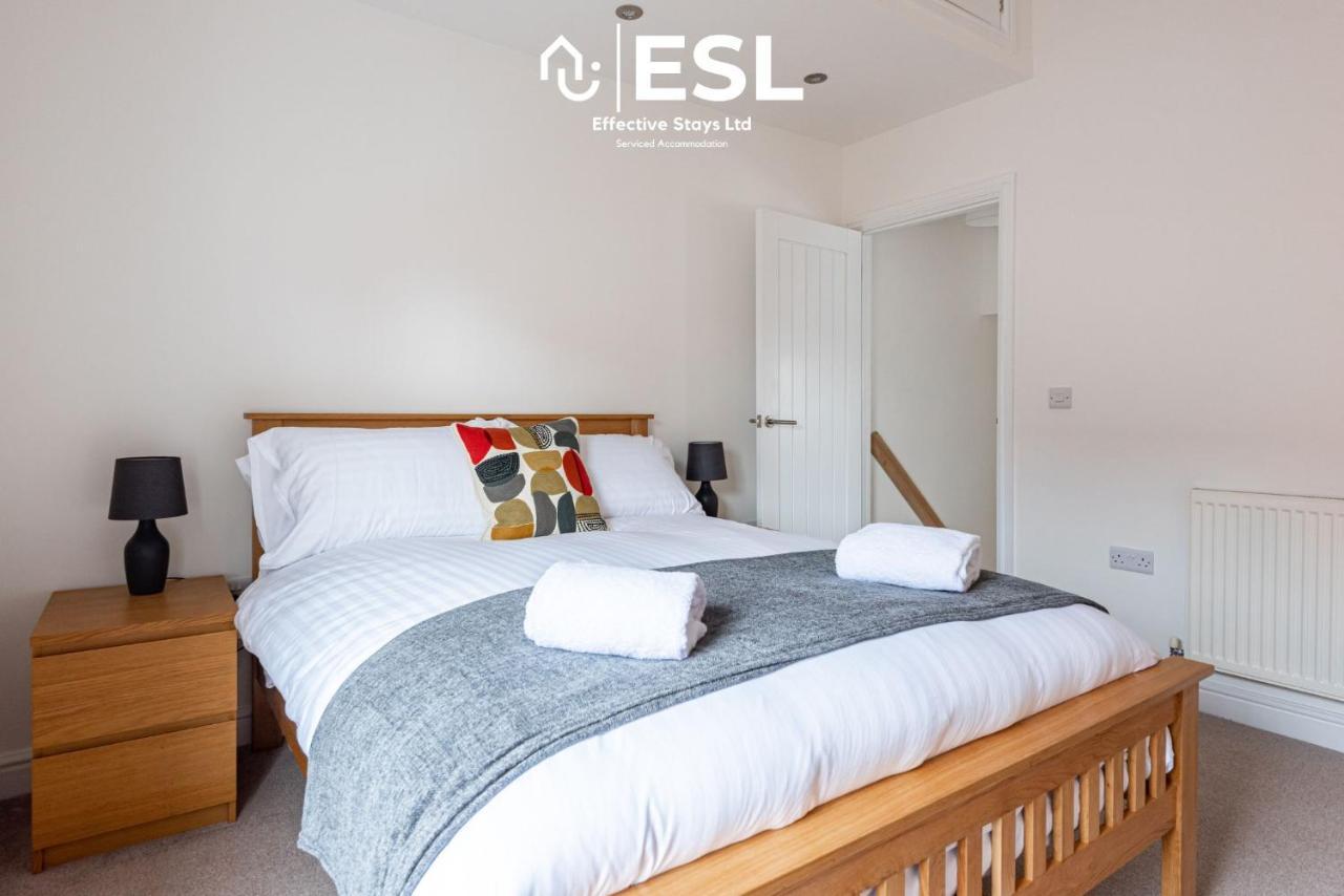 2 Bedroom Terrace Cottage, Parking, 5 Minutes Drive To Royal Shrewsbury Hospital Exteriör bild