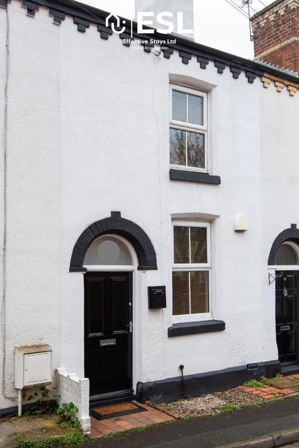 2 Bedroom Terrace Cottage, Parking, 5 Minutes Drive To Royal Shrewsbury Hospital Exteriör bild